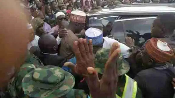 Crowd Cheers Buratai After Friday Prayers In Kaduna (Photos)